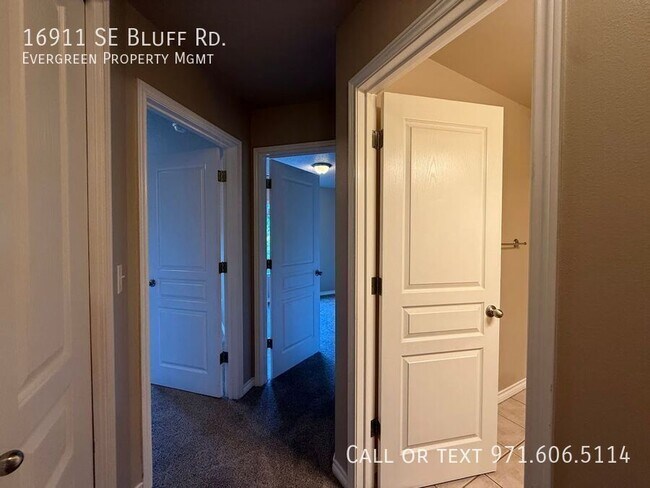 Building Photo - 16911 SE Bluff Rd
