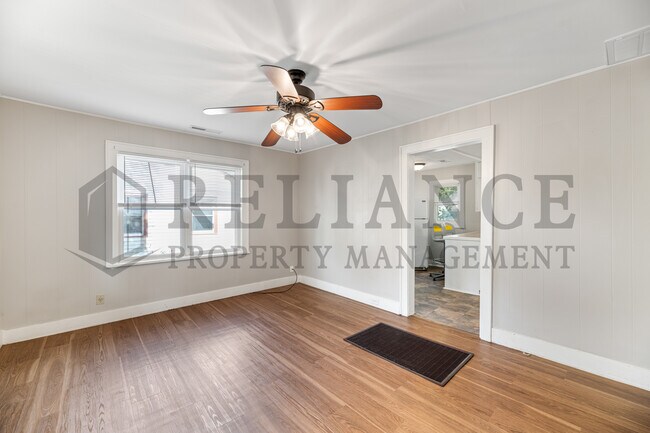 Building Photo - 1532 S Edwards St