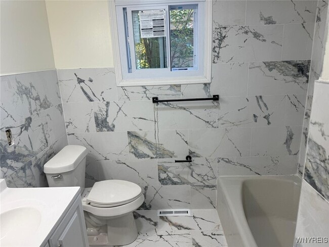 Building Photo - 116 Nicholson St