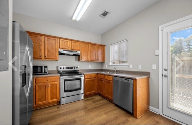 Building Photo - 105 4th Ave