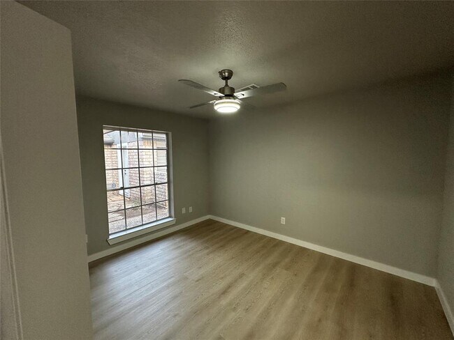 Building Photo - 5926 Par 4 Dr