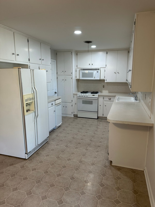 Building Photo - 4631 Cascades Dr