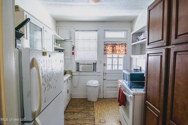 Building Photo - 803 N Congress St