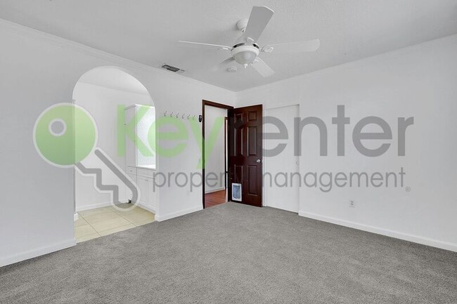 Building Photo - 7137 Reyn Oaks Way