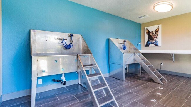 Building Photo - 1153 N Redwood Rd