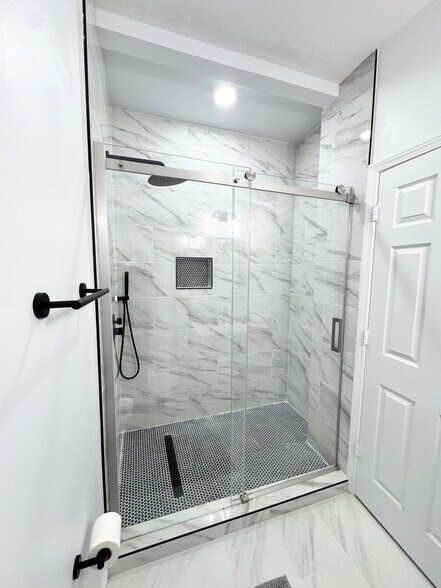 Building Photo - 5986 Trail Hikes Dr