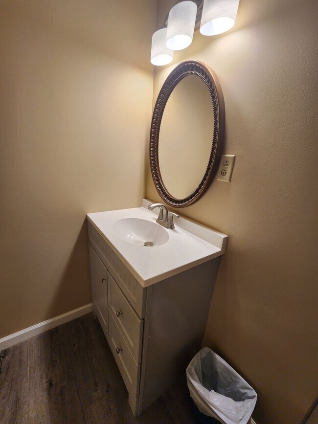 Building Photo - East Asheville Rental!