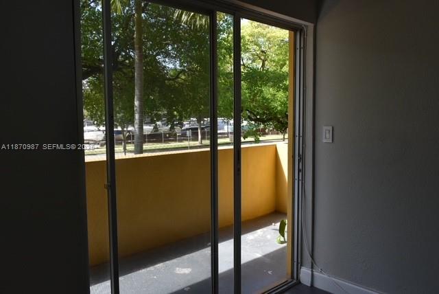 Building Photo - 1975 NE 135th St