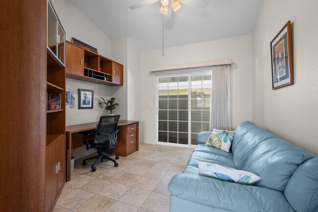 Building Photo - Furnished Home Close to Town