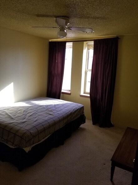 Bedroom 2 - 303 N Kansas Ave