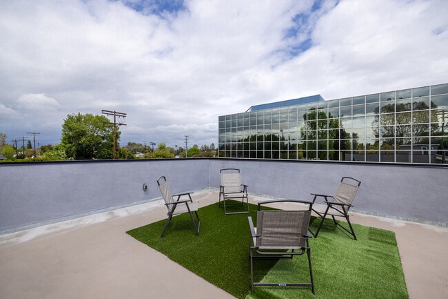 Building Photo - 22822 Leonora Dr