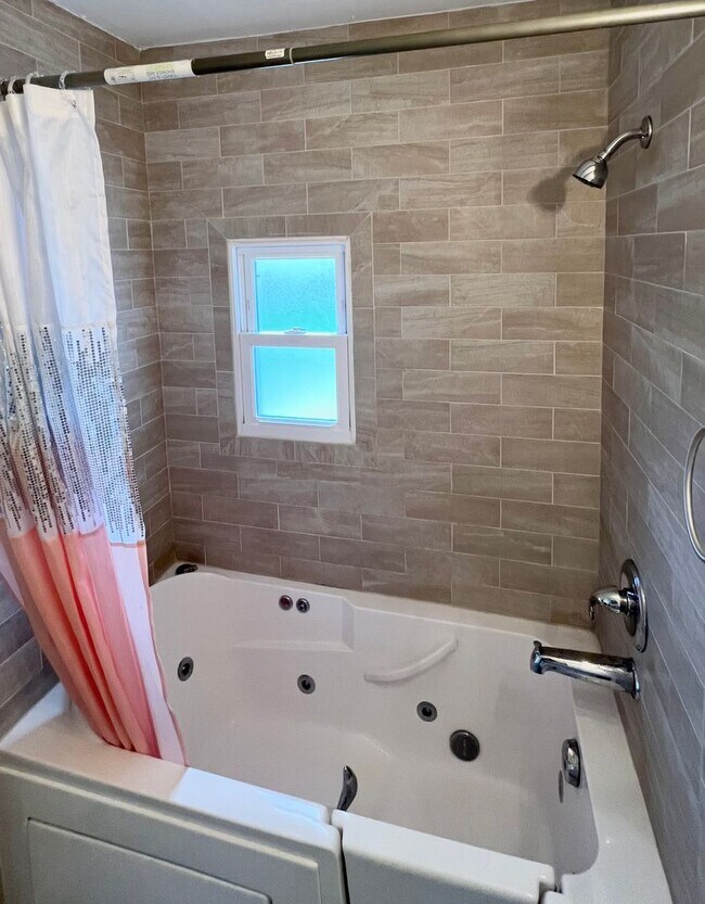 Building Photo - Move-In Ready 3 Bedroom, 1 Bathroom Home in Westland, MI