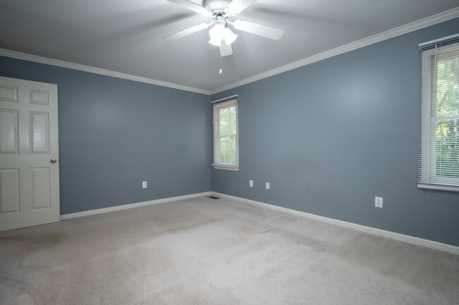 Building Photo - 119 Spring Lake Dr