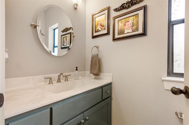 Building Photo - 1400 Cuernavaca Dr N