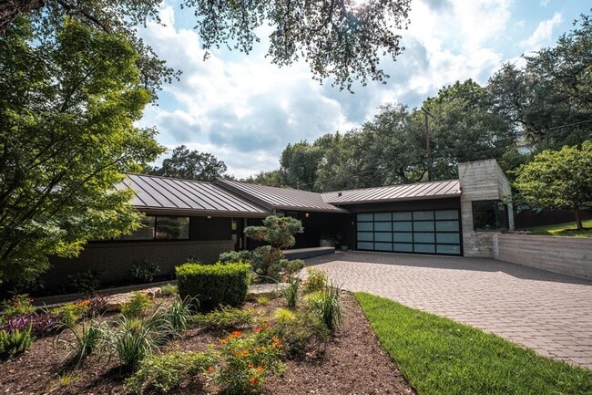 Building Photo - 3305 Laurel Cir