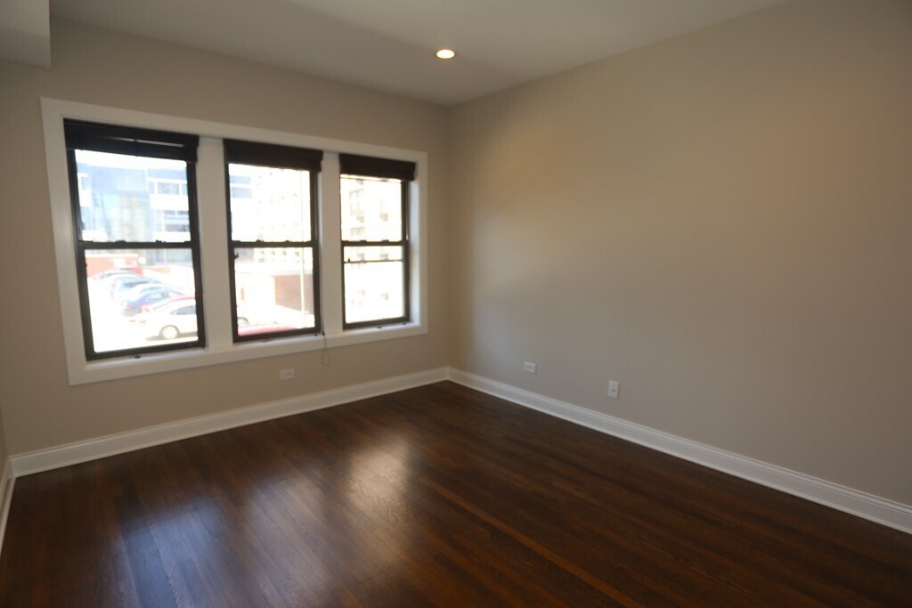 Building Photo - 527 W Barry Ave