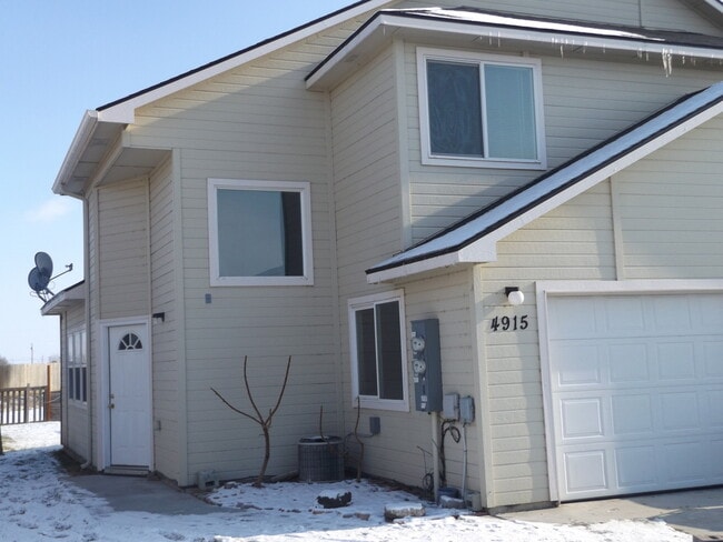 Primary Photo - Beautiful Open Floor Plan Featuring Two Be...