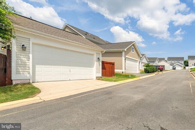 Building Photo - 431 Alder Dr