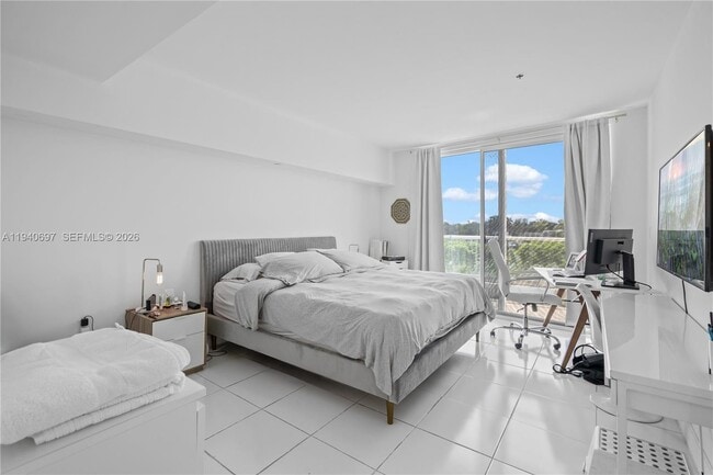 Building Photo - 6362 Collins Ave