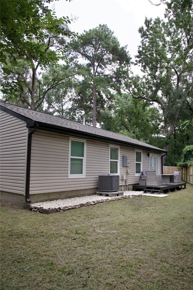 Building Photo - 14 Redberry Ct