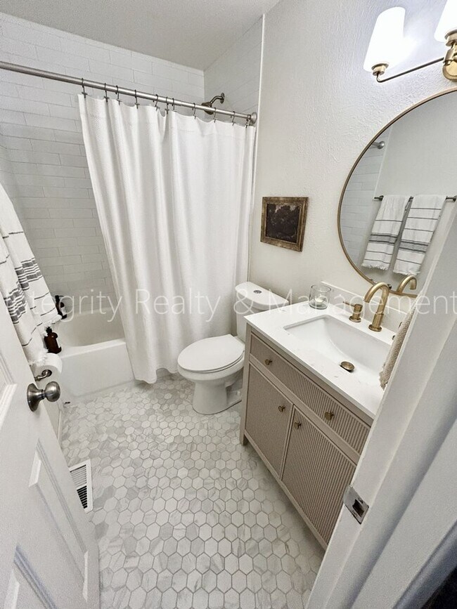 Building Photo - 9722 W Polk Dr