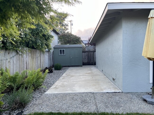 Building Photo - 416 Cliff Dr