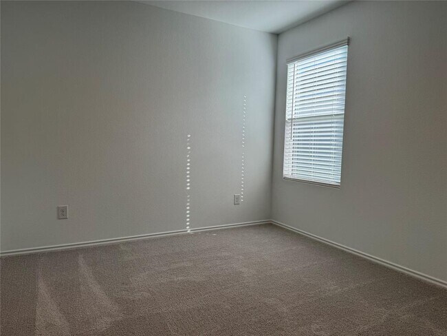 Building Photo - 242 Kings Row Ln