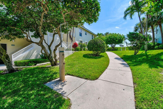 Building Photo - 2074 Mainsail Cir