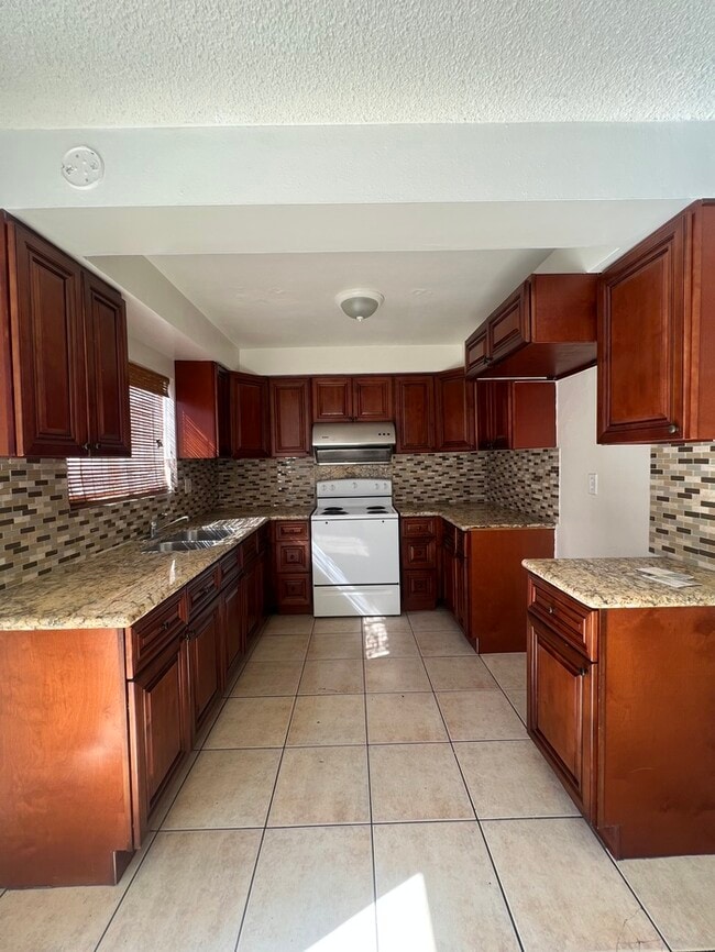 Building Photo - Two-story duplex unit