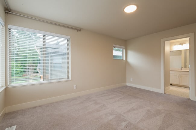 Building Photo - 4077 233rd Pl SE