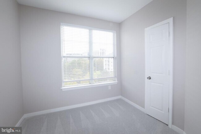 Building Photo - 1641 International Dr