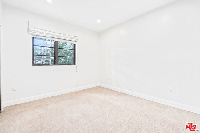 Building Photo - 10647 Ashton Ave