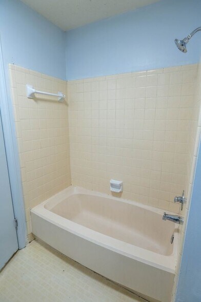 Building Photo - 5778 Split Oak Ln