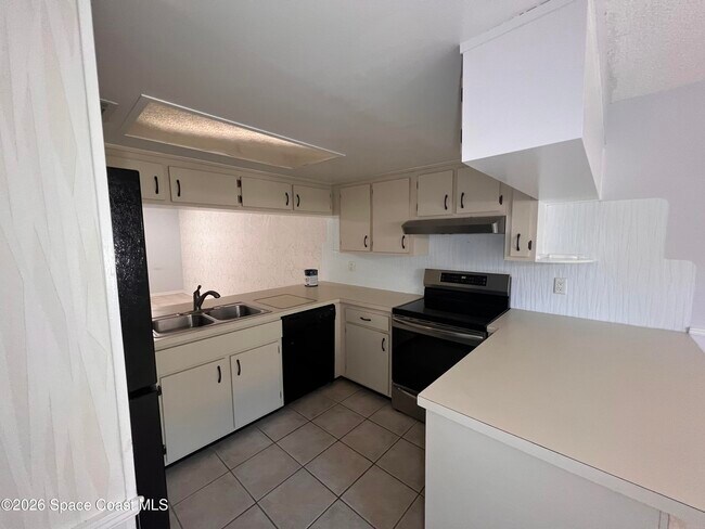 Building Photo - 1051 Clearmont St NE