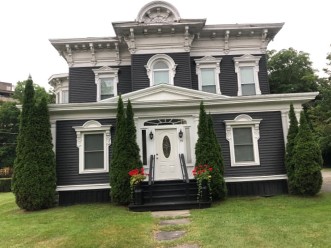 Building Photo - 35 River St