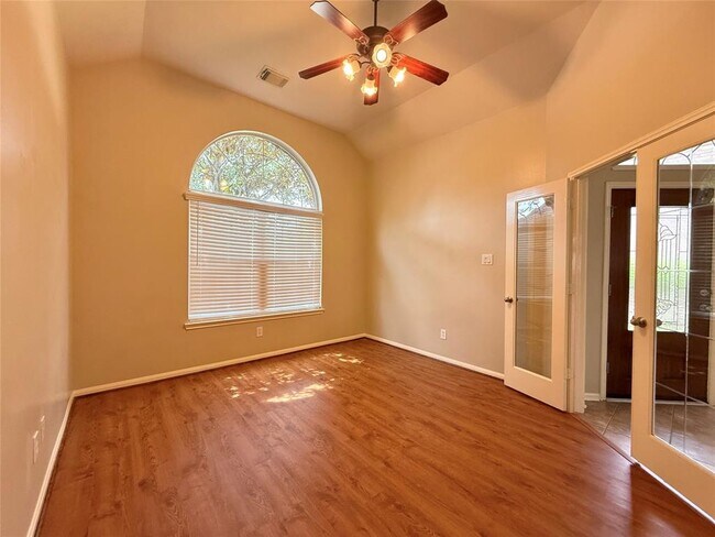 Building Photo - 11530 Columbia Pines Ln