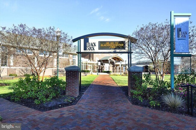 Building Photo - 13950 Estuary Dr