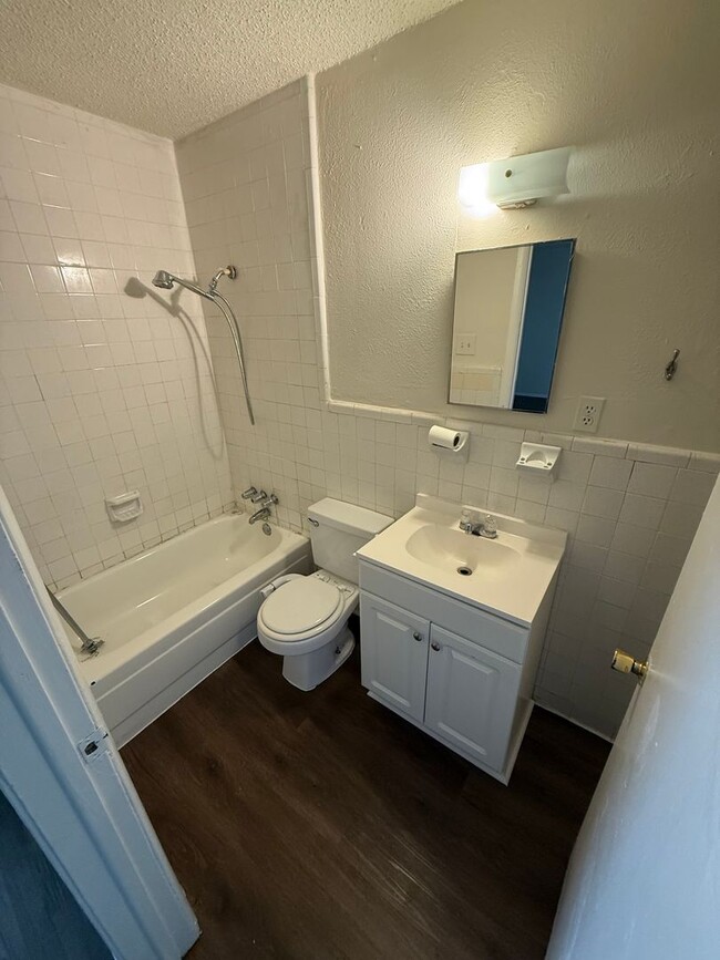 Building Photo - Cozy newly renovated corner lot 3 bedroom 2 bath home available now!