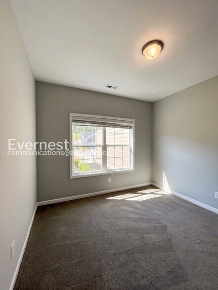 Building Photo - 1031 Echo Rdg Rd