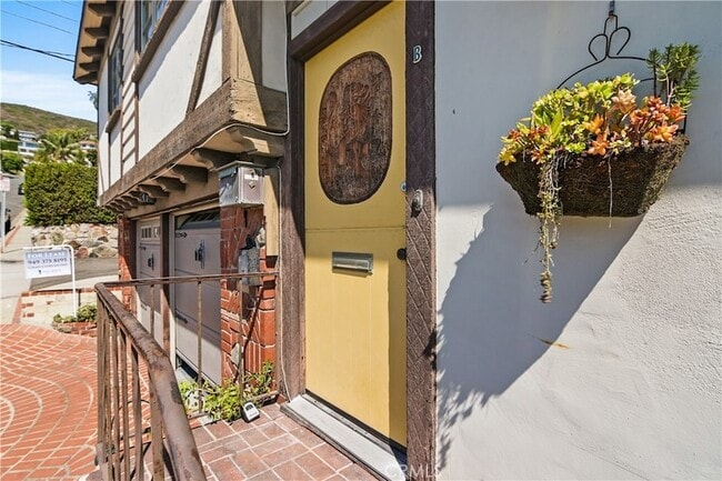 Building Photo - 1290 N Coast Hwy