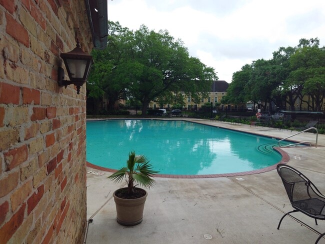 Building Photo - 5215 Arboles Dr