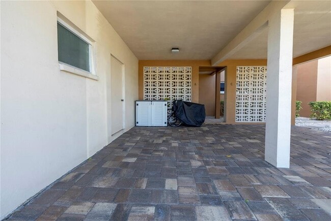 Building Photo - 800 Madonna Blvd