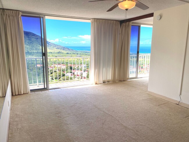 Building Photo - Makaha Valley Towers - One Bedroom