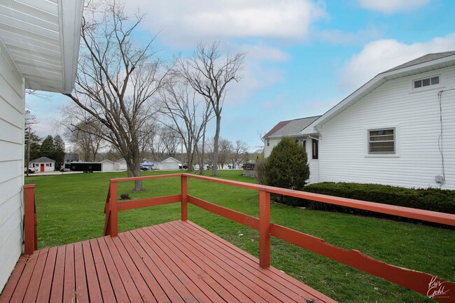 Building Photo - 39271 N Lake Ave