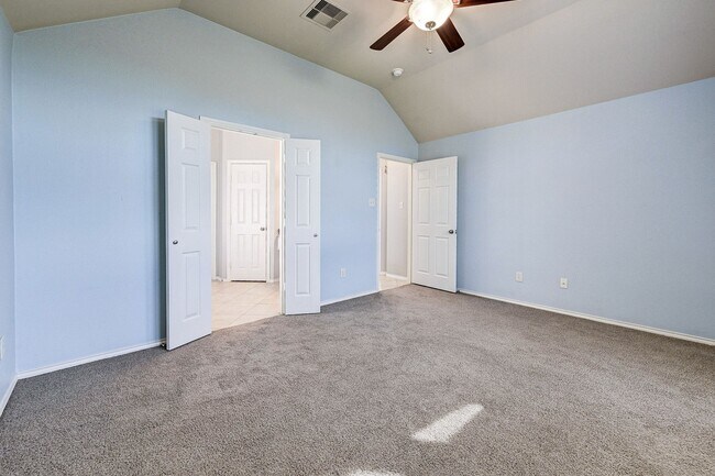 Building Photo - 18923 Bluestone Hollow Ln