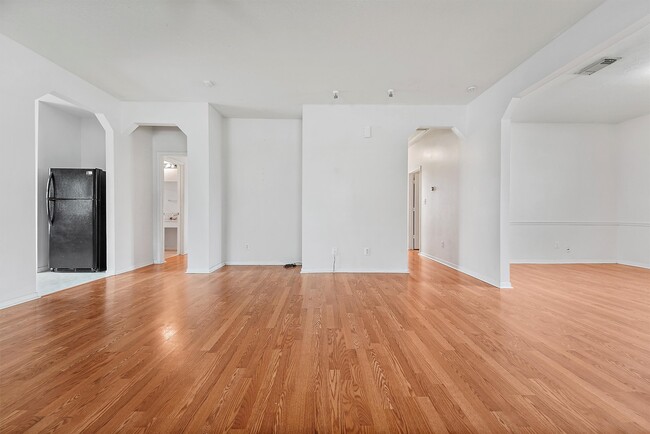 Building Photo - 24203 Pinecreek Point