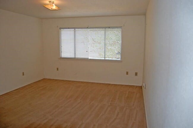 Building Photo - 15926 Pfeiffer Dr