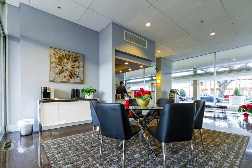 24 hour concierge & security - 800 4th St SW