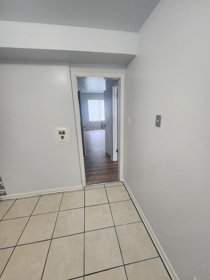 Building Photo - 2037 S 15th Ave