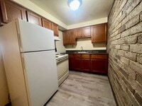 Building Photo - 404 Kellywood Manor